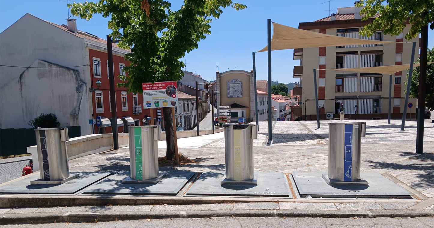 Contentores de Reciclagem na Praça da República, Sertã