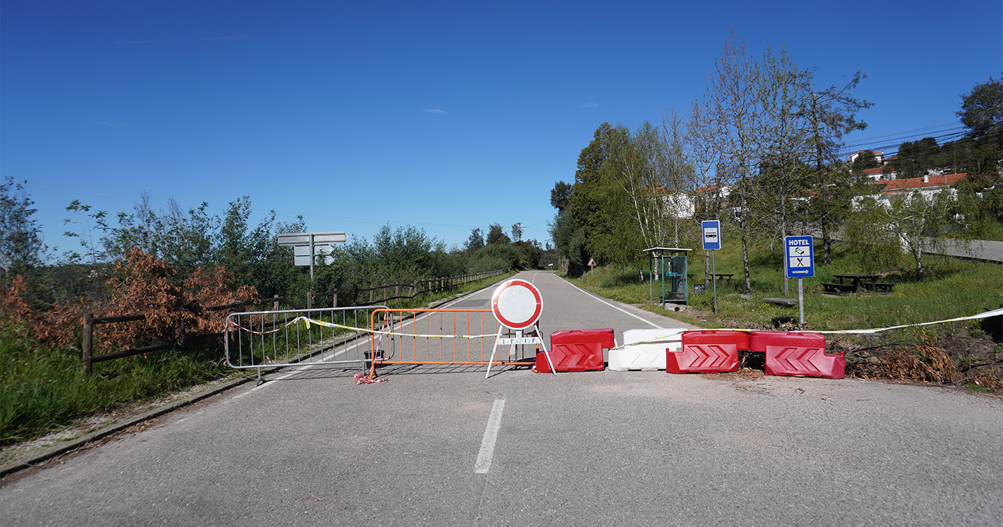EN2 encontra-se cortada ao trânsito entre Pedrógão Pequeno e a Barragem do Cabril